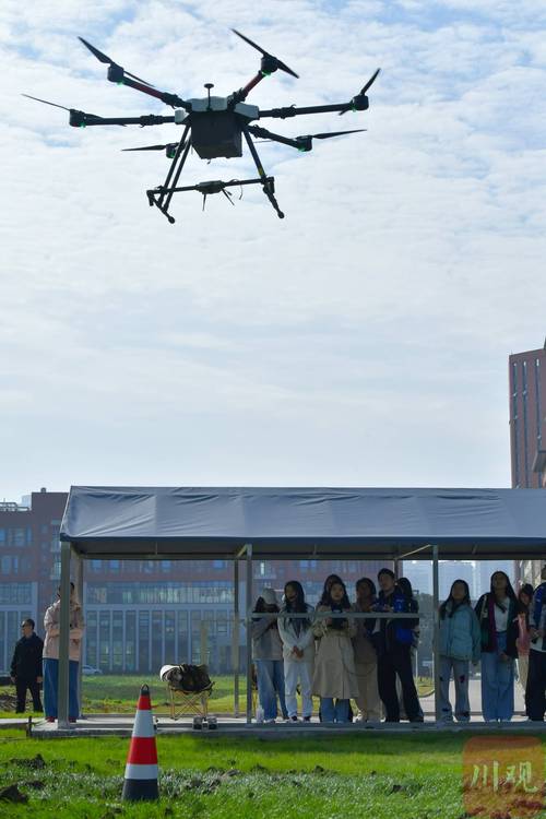 成都无人机2000公里，续航如何实现？-第1张图片-广州国自机器人