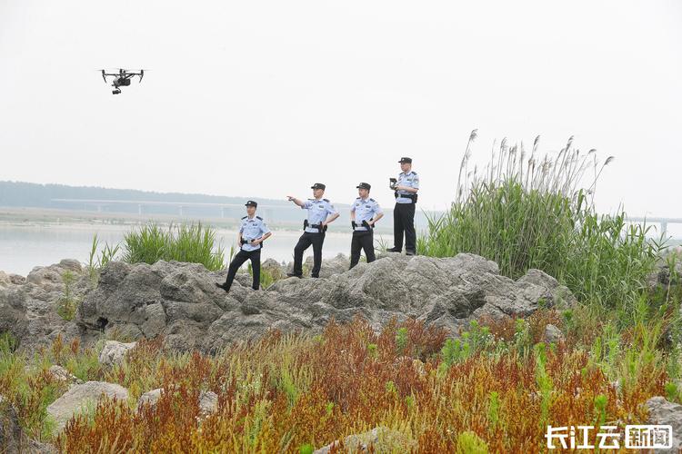 深圳机场无人机涉刑事件因何引发？-第1张图片-广州国自机器人