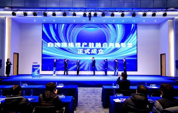 中国机器人产业高峰论坛聚焦何方？-第1张图片-广州国自机器人