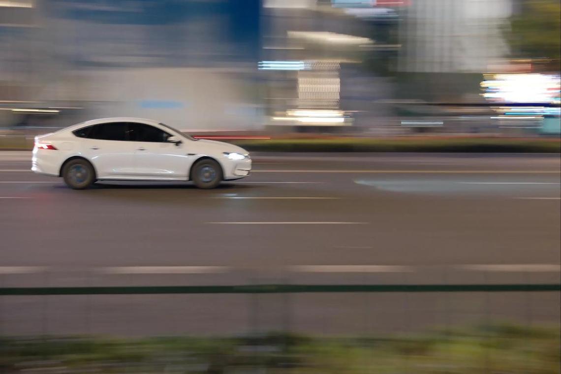 人工智能伺服对焦拍车,如何精准抓拍动态?-第1张图片-广州国自机器人 人工智能伺服对焦拍车,如何精准抓拍动态?-第1张图片-广州国自机器人