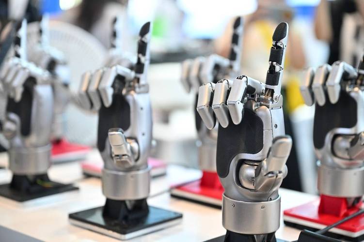 2025年人工智能机器人将如何改变生活？-第2张图片-广州国自机器人