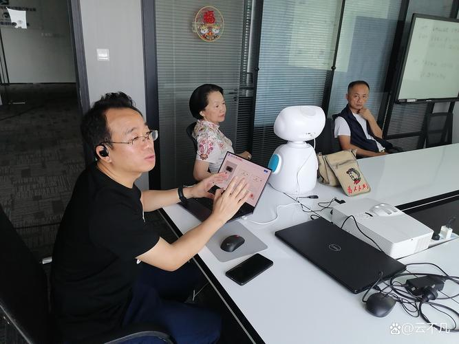 云端智能机器人教授有何独特魅力?-第1张图片-广州国自机器人 云端智能机器人教授有何独特魅力?-第1张图片-广州国自机器人