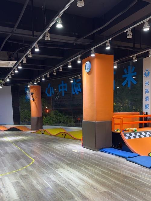 南京蓝鲸机器人俱乐部是做什么的？-第1张图片-广州国自机器人