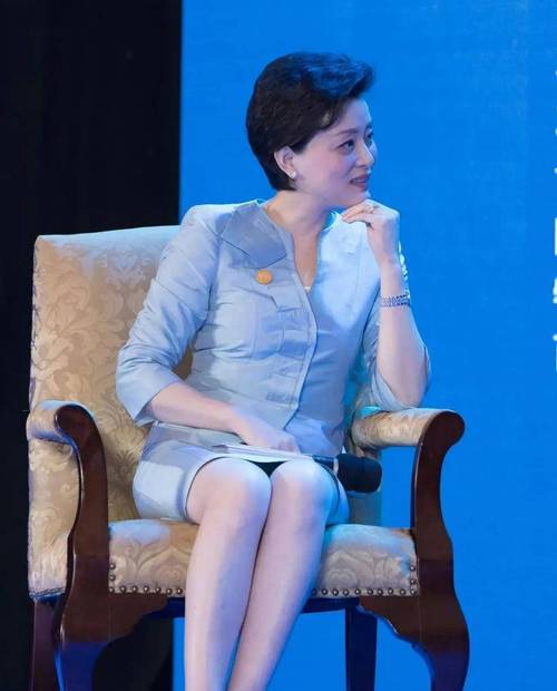 杨澜盲人眼镜如何用AI改变视障生活？-第2张图片-广州国自机器人