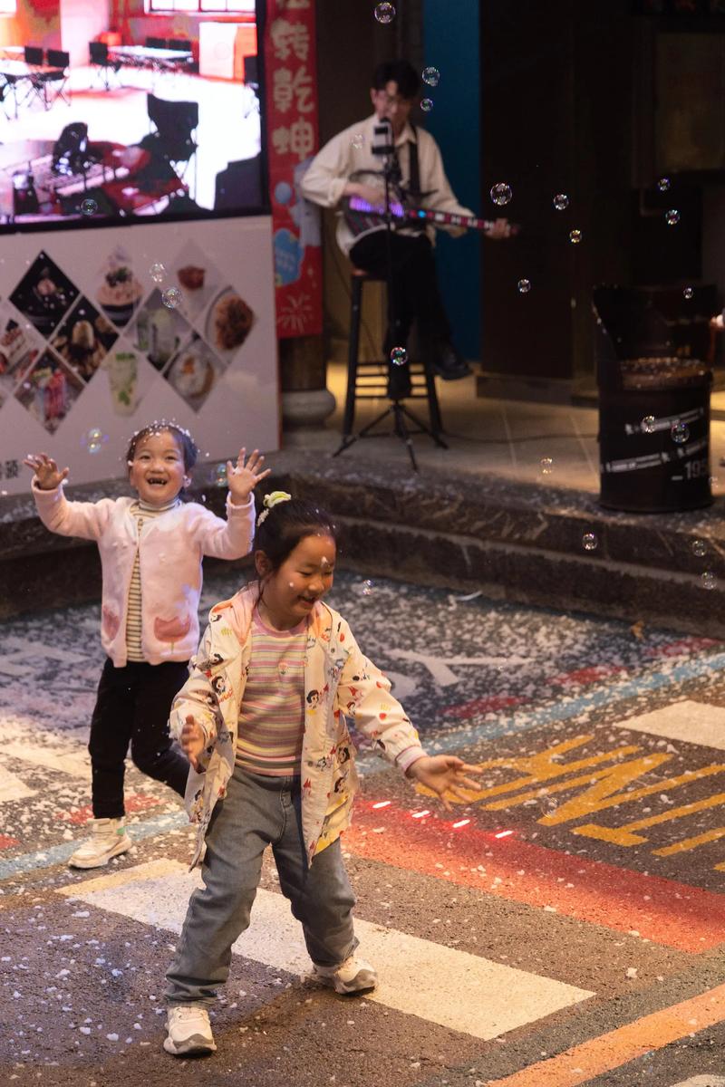 人类沦为AI宠物，未来会幸福吗？-第2张图片-广州国自机器人