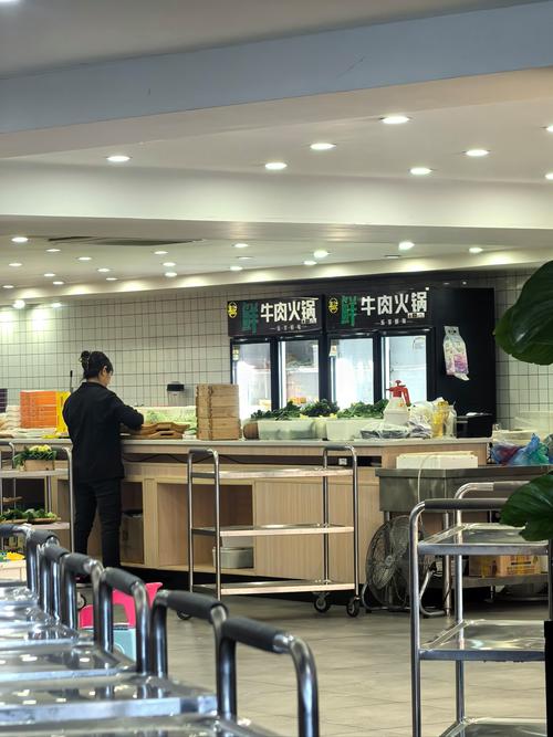 泰州大润发机器人餐厅,机器人如何服务?-第2张图片-广州国自机器人 泰州大润发机器人餐厅,机器人如何服务?-第2张图片-广州国自机器人