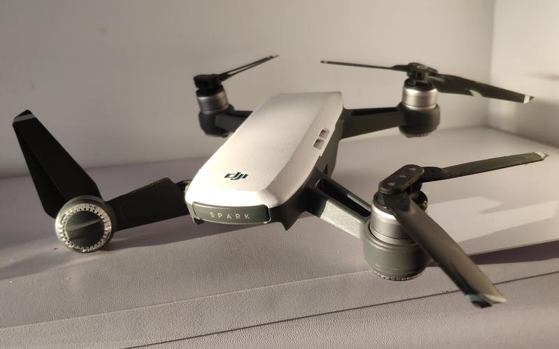 大疆 Spark 无人机值得新手入手吗？-第3张图片-广州国自机器人