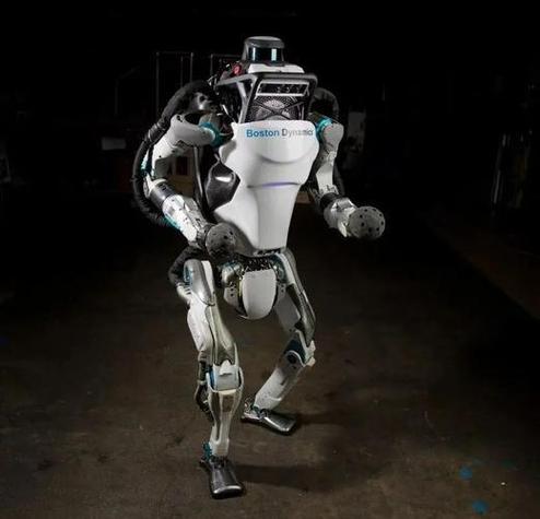 华尔街语言大师机器人，如何重塑金融沟通？-第1张图片-广州国自机器人