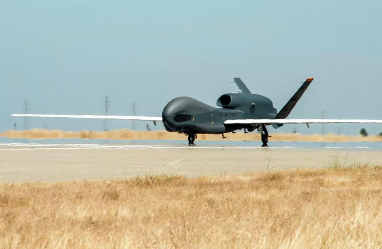 全球鹰无人机最高能飞多高?-第2张图片-广州国自机器人 全球鹰无人机最高能飞多高?-第2张图片-广州国自机器人