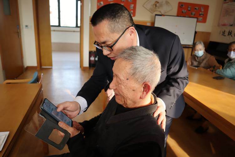 智能机器人 适合老人-第1张图片-广州国自机器人 智能机器人 适合老人-第1张图片-广州国自机器人