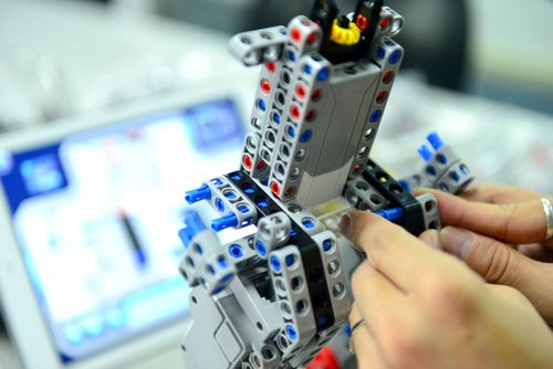 能力风暴积木机器人如何培养孩子能力？-第3张图片-广州国自机器人