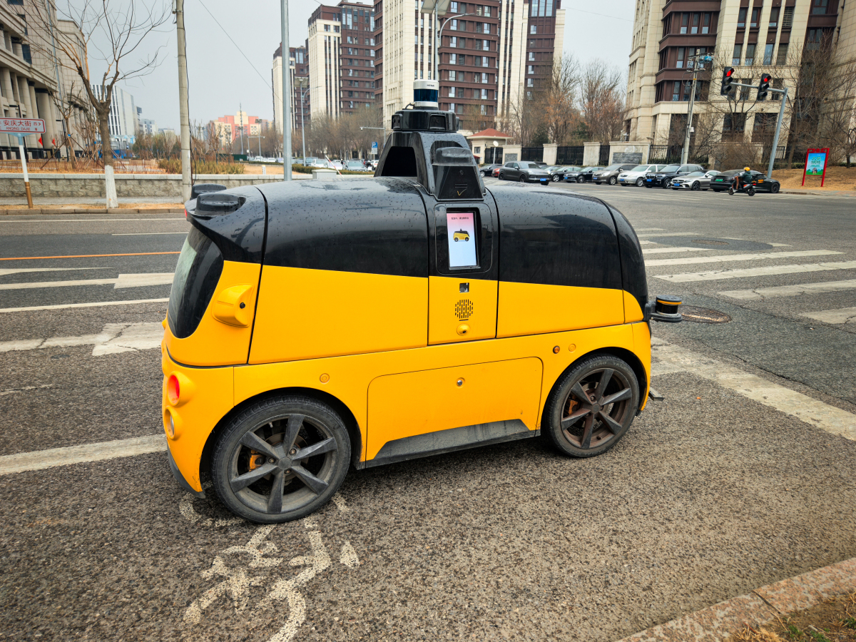 迪拜停车机器人 视频-第1张图片-广州国自机器人