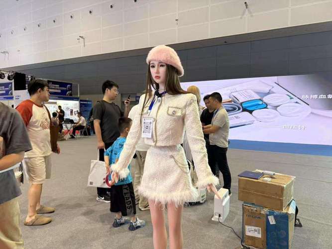 仿真女性机器人001，她会是人类的未来伴侣吗？-第2张图片-广州国自机器人