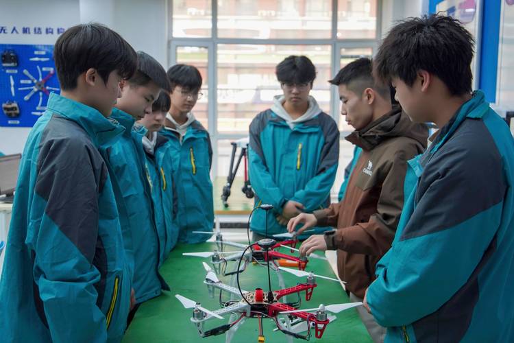 学无人机为何要侧重专业应用？-第1张图片-广州国自机器人