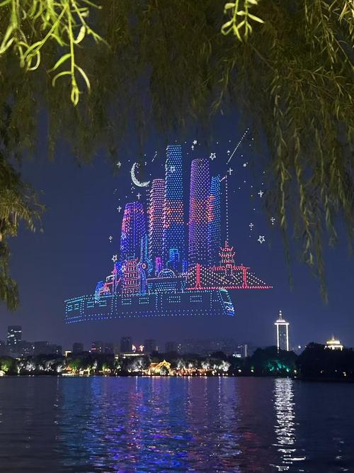 为何无人机夜晚会发蓝光？-第1张图片-广州国自机器人