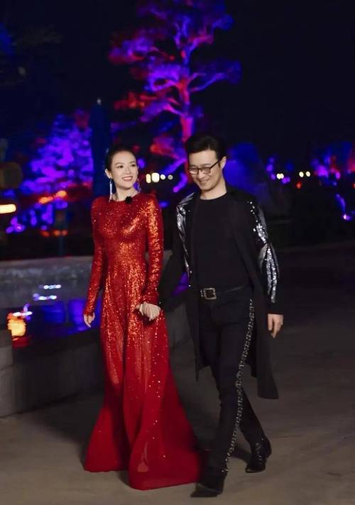 汪峰章子怡无人机告白,是浪漫还是另有深意?-第1张图片-广州国自机器人 汪峰章子怡无人机告白,是浪漫还是另有深意?-第1张图片-广州国自机器人