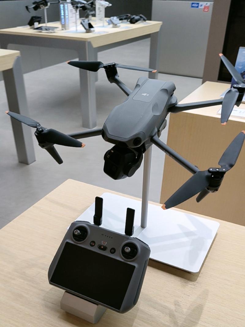 大人玩无人机，哪款最合适？-第2张图片-广州国自机器人