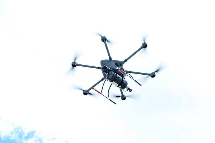 无人机能飞多高多远？-第1张图片-广州国自机器人