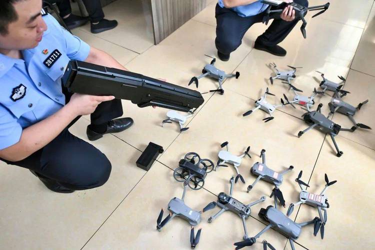 深圳飞无人机为何会被警察抓？-第1张图片-广州国自机器人
