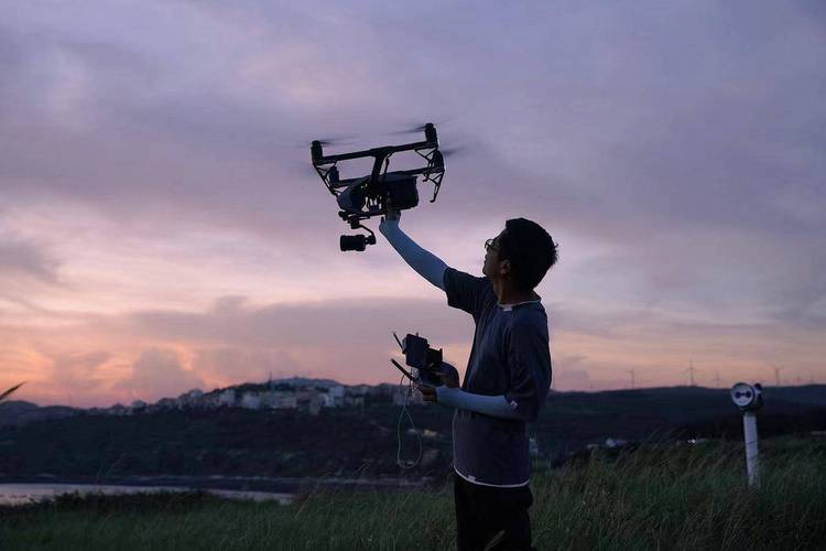 大疆无人机手动起飞如何操作？-第1张图片-广州国自机器人