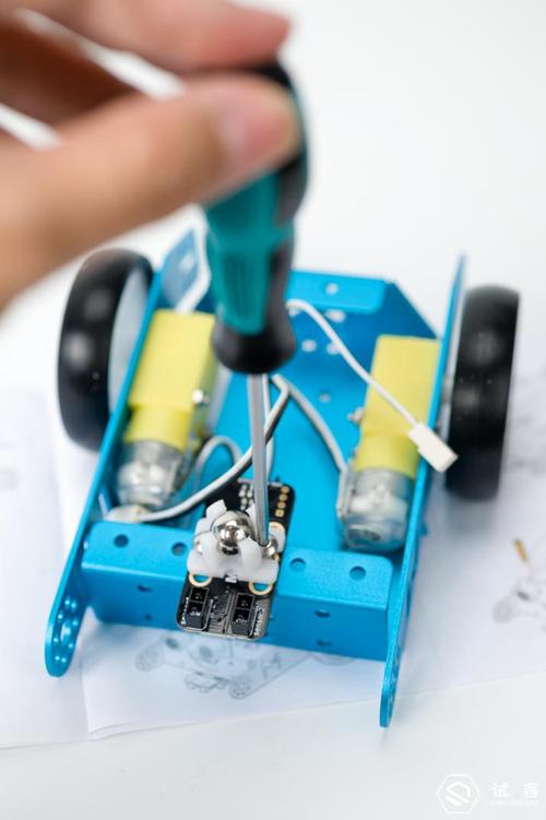 mbot机器人拼装难不难？新手能搞定吗？-第3张图片-广州国自机器人