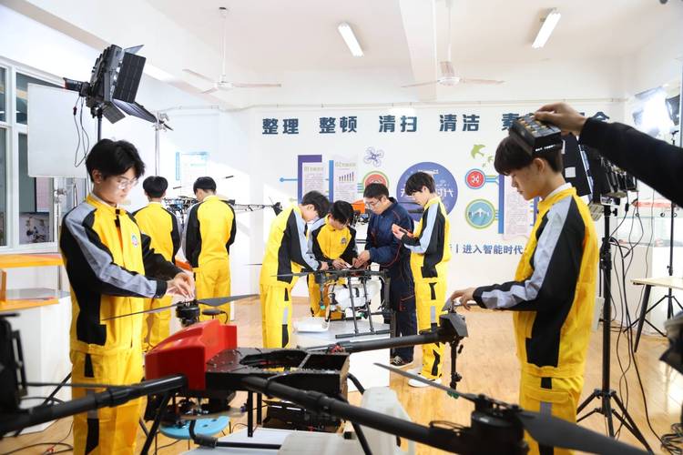 中小学无人机培训学什么？未来方向有哪些？-第3张图片-广州国自机器人