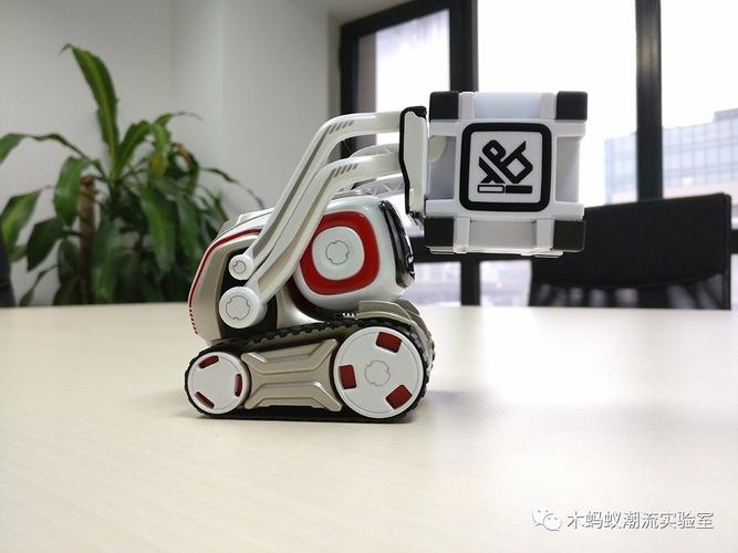 Cozmo机器人，到底好玩在哪？-第1张图片-广州国自机器人