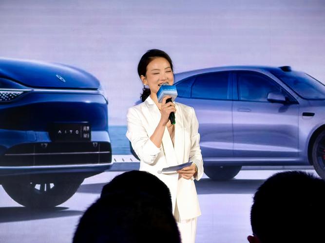 出席人工智能大会小冰-第2张图片-广州国自机器人