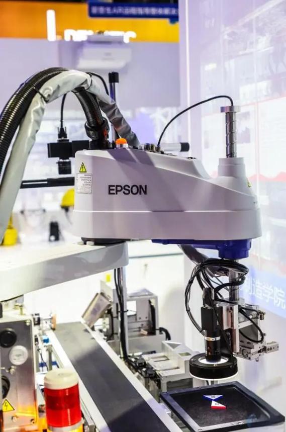 Epson机器人图片有哪些特点或用途？-第1张图片-广州国自机器人