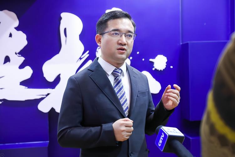 人工智能龙10创始人是谁？-第1张图片-广州国自机器人