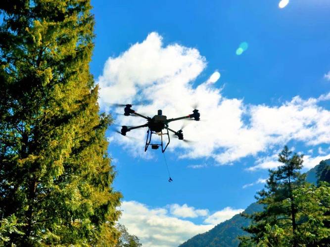 无人机在军事基地飞行-第1张图片-广州国自机器人