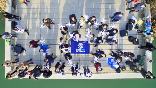 无人机怎么拍集体照片-第2张图片-广州国自机器人