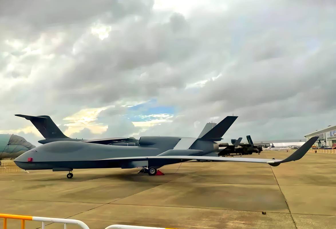 暗箭与黑鸟无人机谁更强？-第1张图片-广州国自机器人