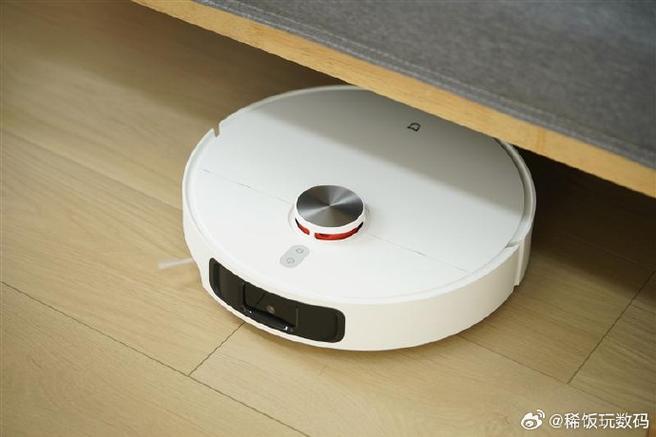 沙发下的扫地机器人，怎么清理干净？-第1张图片-广州国自机器人
