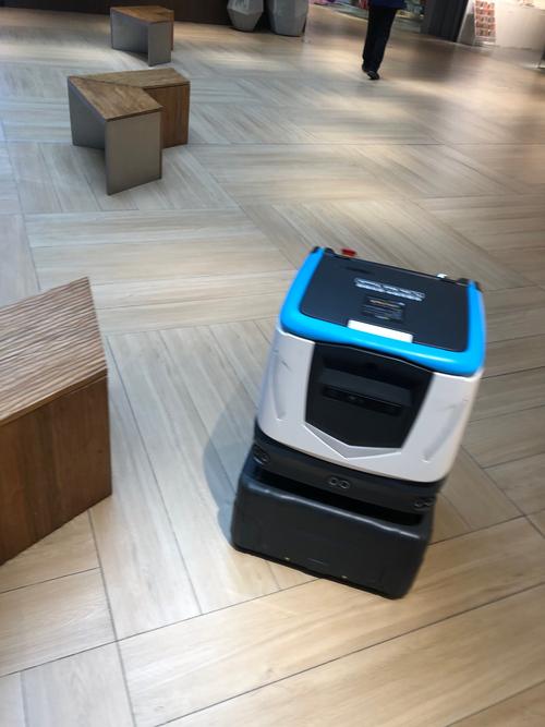 沙发下的扫地机器人，怎么清理干净？-第2张图片-广州国自机器人