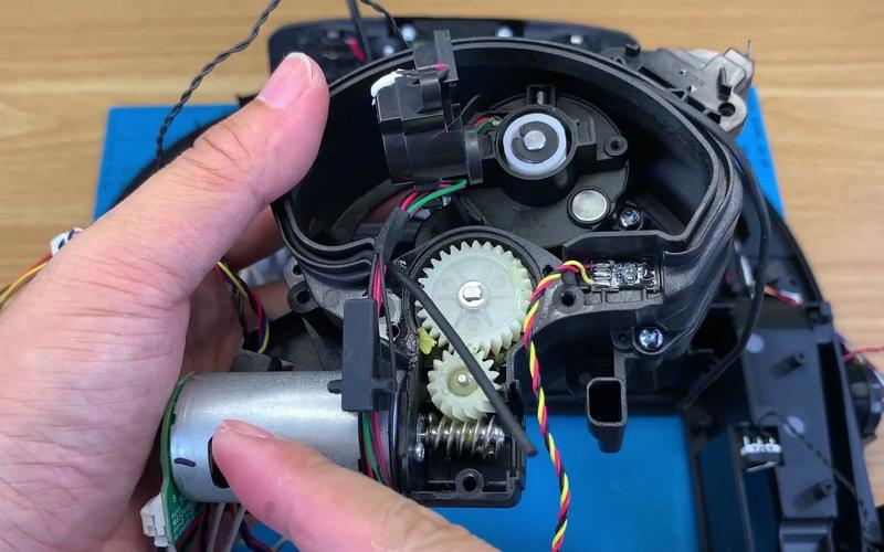 扫地机器人轮子怎么拆？-第1张图片-广州国自机器人