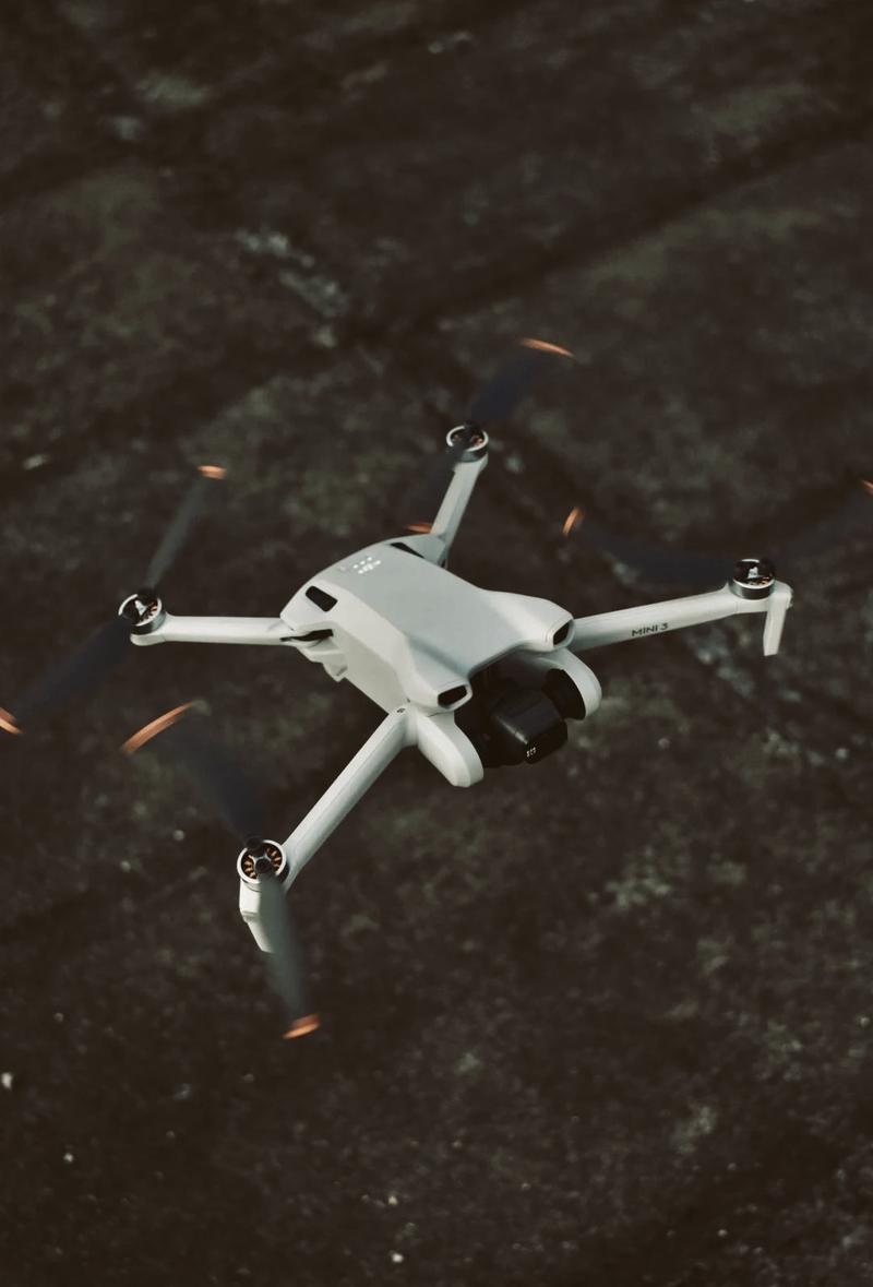 小小无人机如何飞出大世界？-第1张图片-广州国自机器人