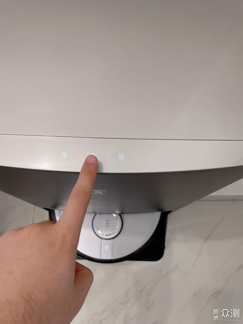 科沃斯机器人底部开关怎么用？-第1张图片-广州国自机器人