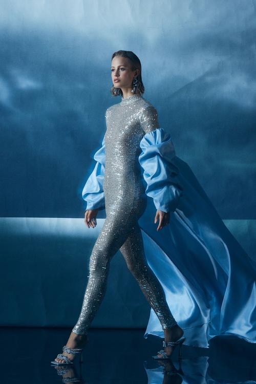 未来人工智能衣服图片-第1张图片-广州国自机器人