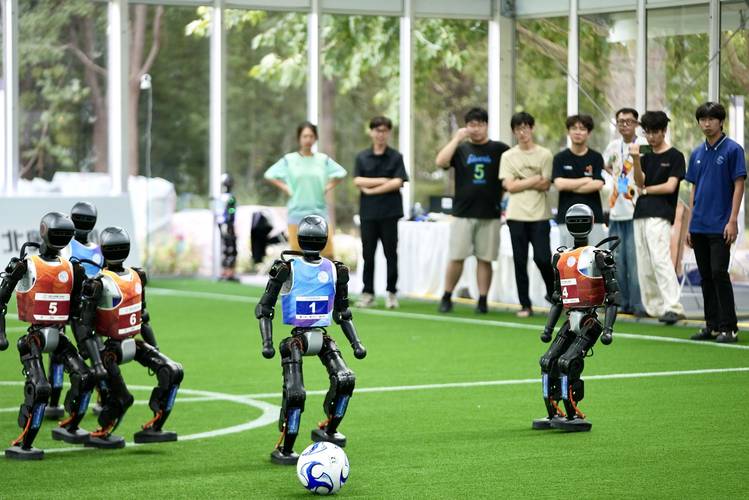 青少年机器人足球比赛，如何比拼智慧与协作？-第1张图片-广州国自机器人