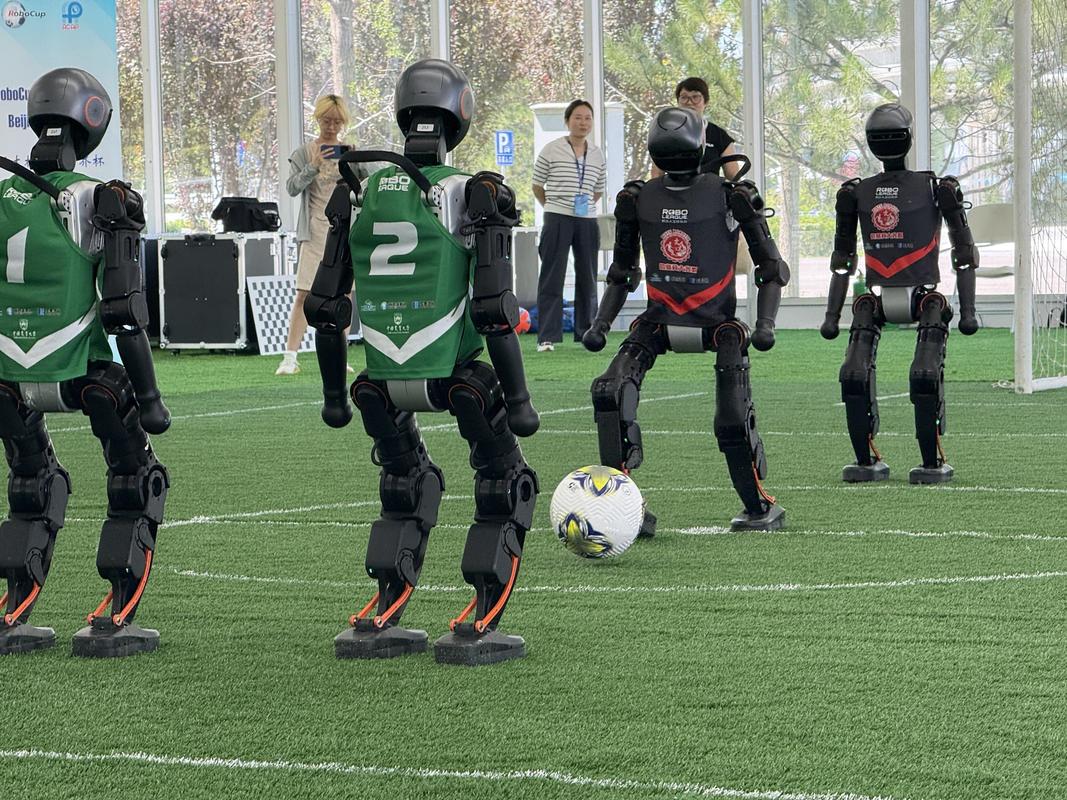 青少年机器人足球比赛，如何比拼智慧与协作？-第2张图片-广州国自机器人