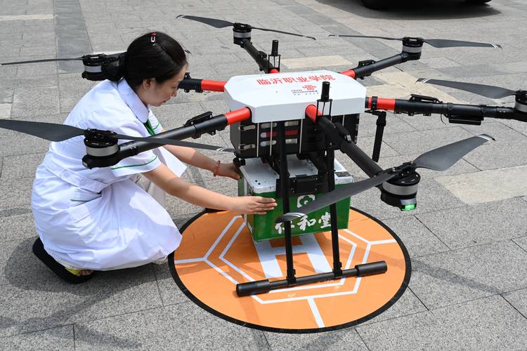 无人机如何实现手机实时传输？-第1张图片-广州国自机器人